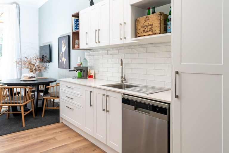 Photo of property in 18 Portland Crescent, Thorndon, Wellington, 6011