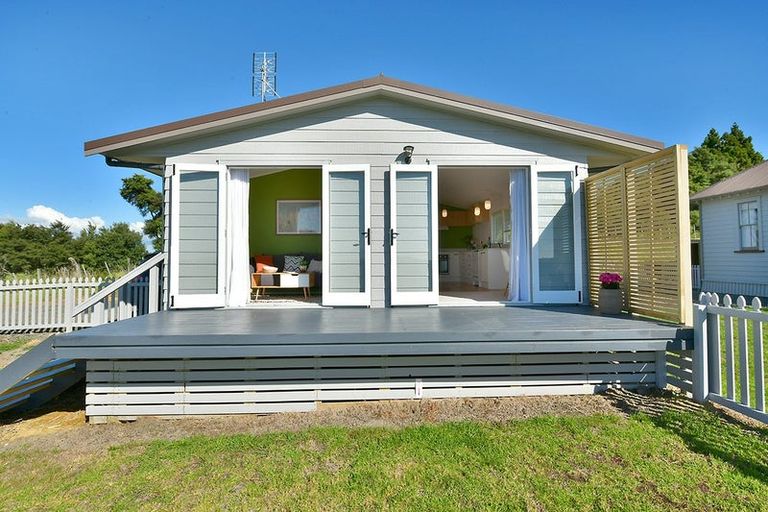 Photo of property in 21 Shine Road, South Head, Helensville, 0874