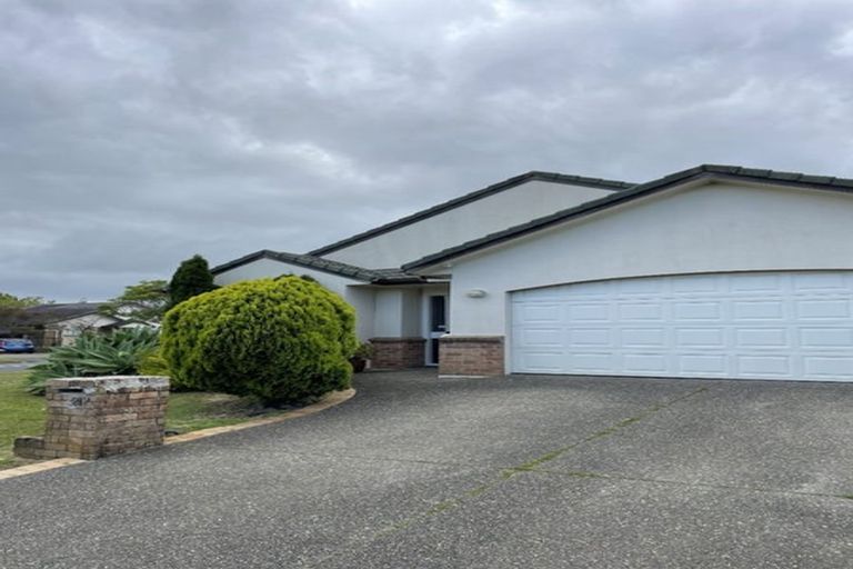 Photo of property in 212 Kilkenny Drive, East Tamaki Heights, Auckland, 2016