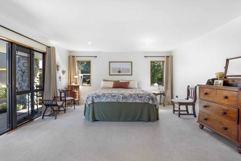 Photo of property in 424 Tararua Road, Levin, 5571