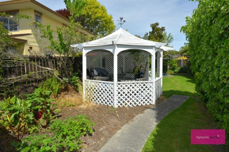 Photo of property in 17 Witbrock Crescent, Burnside, Christchurch, 8053