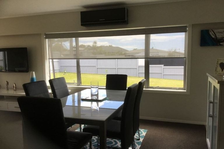 Photo of property in 1/104 East Coast Road, Forrest Hill, Auckland, 0620