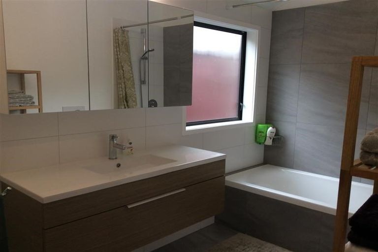 Photo of property in 252a Fernhill Road, Sunshine Bay, Queenstown, 9300