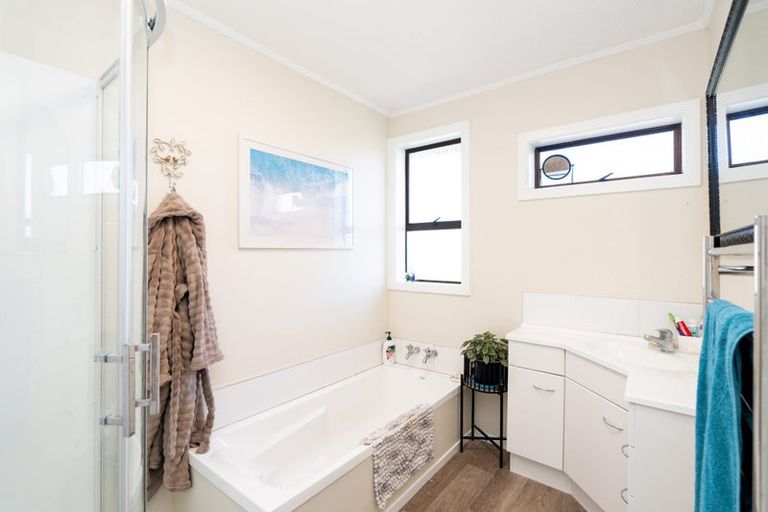 Photo of property in 9 Russell Esplanade, Otautau, 9610