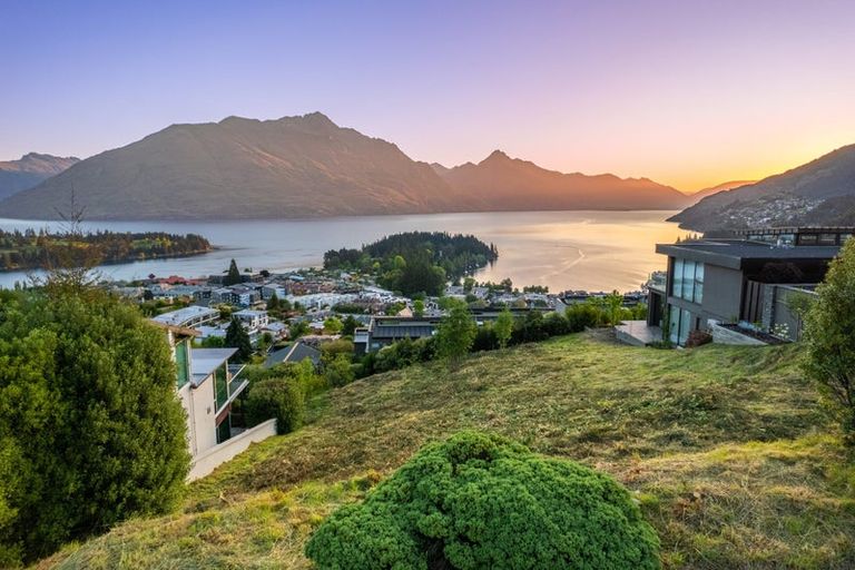 Photo of property in 50 Belfast Terrace, Queenstown, 9300