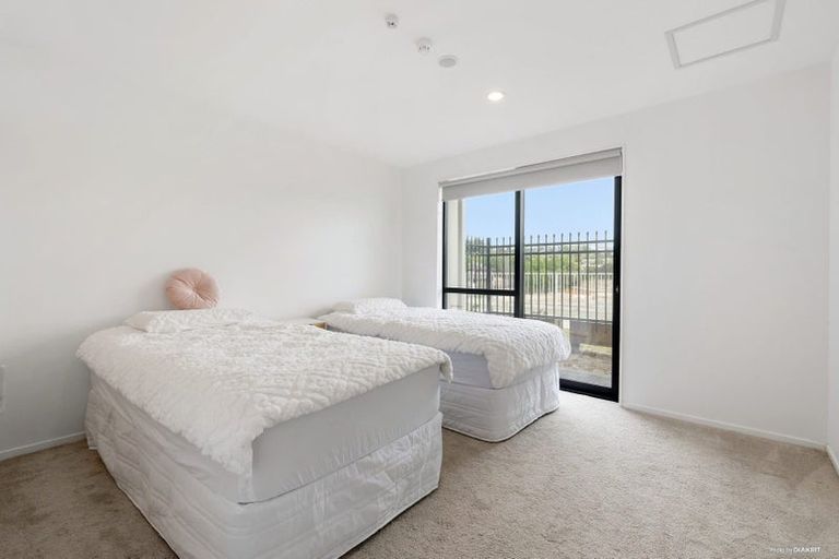 Photo of property in Apollo Apartments, 5/46g Rosedale Road, Rosedale, Auckland, 0632