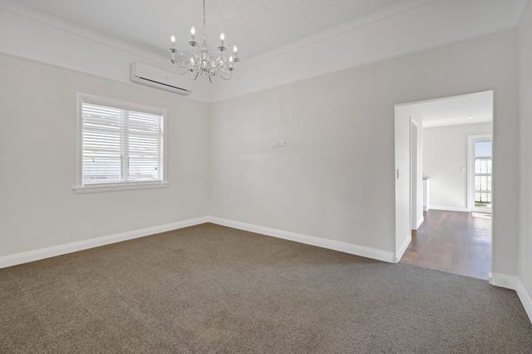 Photo of property in 16 Maire Street, Inglewood, 4330
