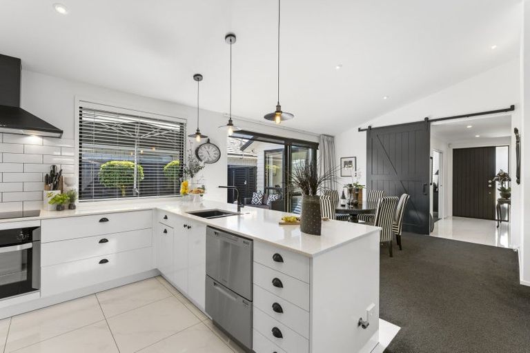 Photo of property in 30 Hiria Crescent, Papamoa Beach, Papamoa, 3118