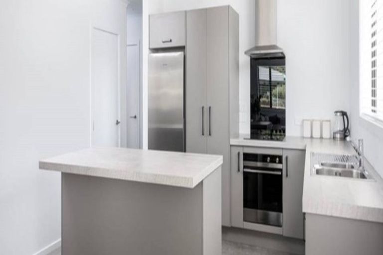 Photo of property in 38 Twin Parks Rise, Papakura, 2110