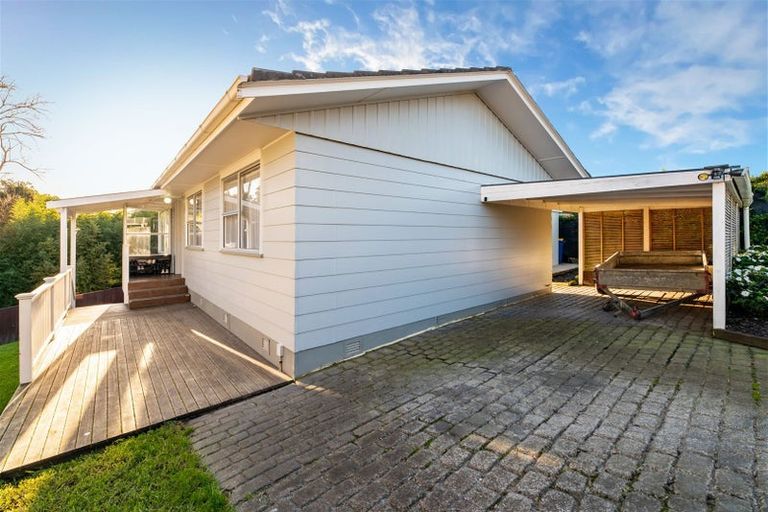 Photo of property in 28 Mawney Road, Henderson, Auckland, 0610