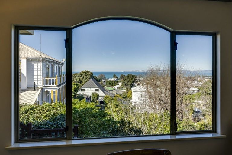 Photo of property in 11 Sealy Road, Bluff Hill, Napier, 4110