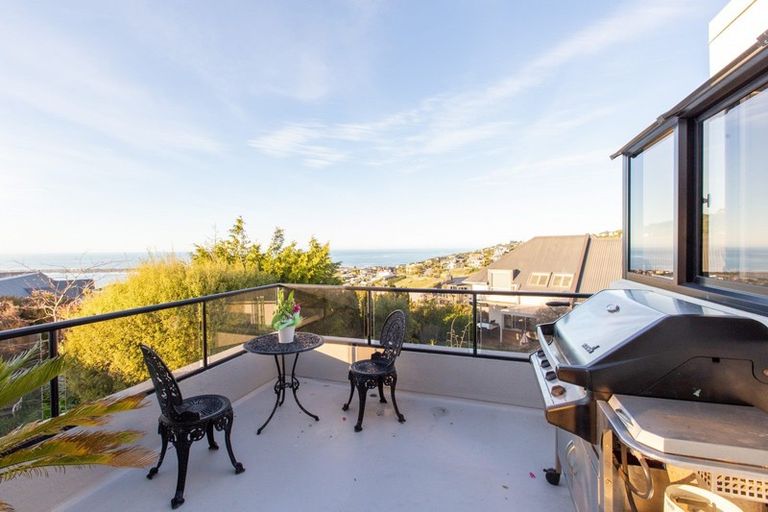 Photo of property in 30 Drayton Drive, Mount Pleasant, Christchurch, 8081