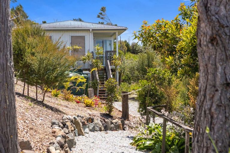 Photo of property in 105 Cable Bay Block Road, Cable Bay, 0420