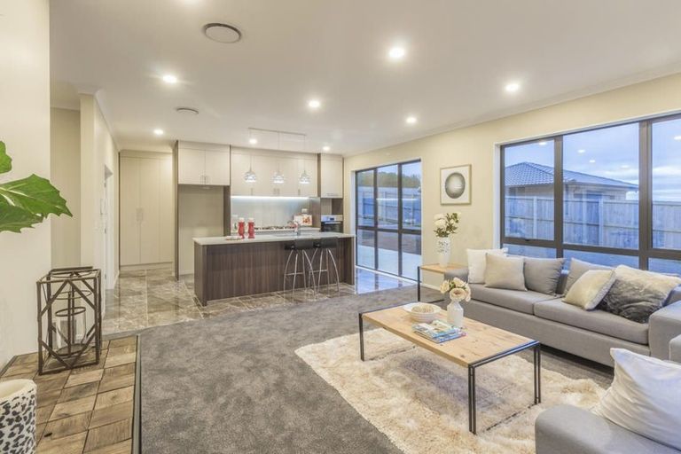 Photo of property in 8 Judith Anne Drive, Pukekohe, 2120