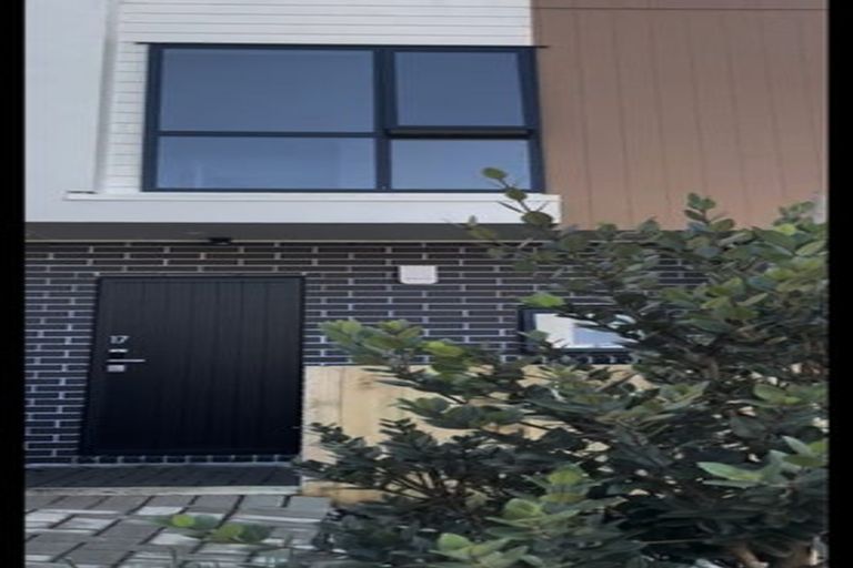 Photo of property in 17 Morihana Close, Glen Eden, 0602