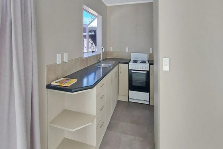 Photo of property in 31 Covil Avenue, Te Atatu South, Auckland, 0610