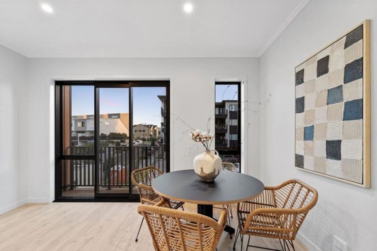 Photo of property in 16 Beach Road, Hobsonville, Auckland, 0616