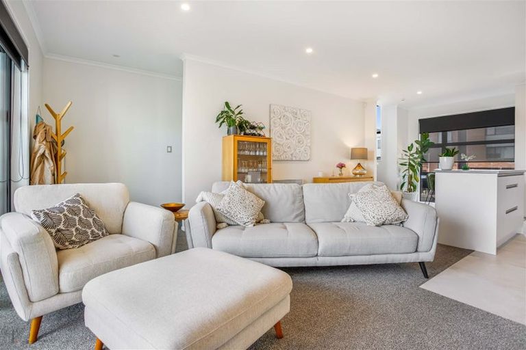 Photo of property in 8 Raranga Lane, Hobsonville, Auckland, 0616