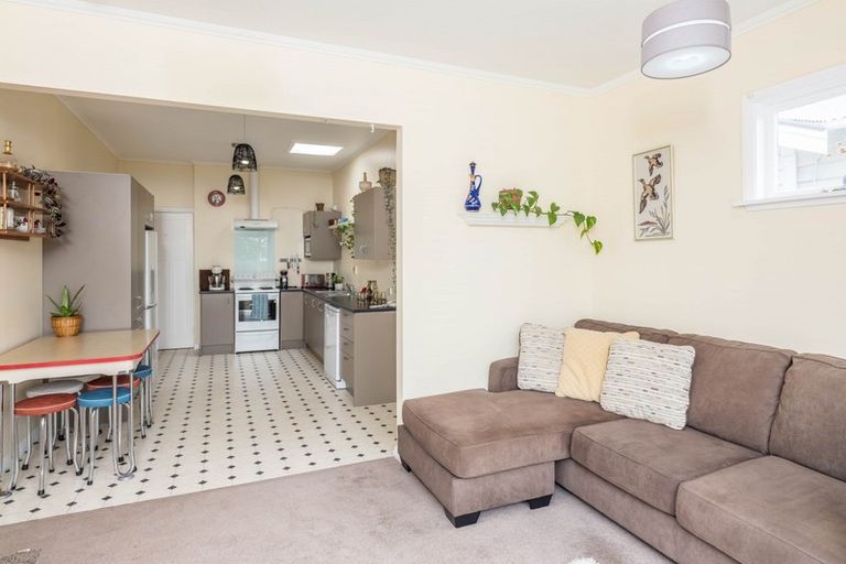 Photo of property in 23 Resolution Street, Lyall Bay, Wellington, 6022