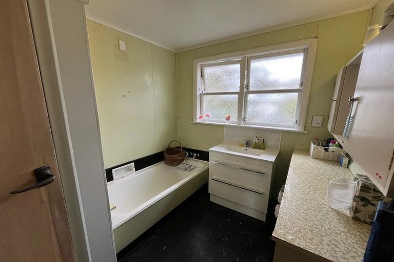 Photo of property in 8 Angell Street, Johnsonville, Wellington, 6037