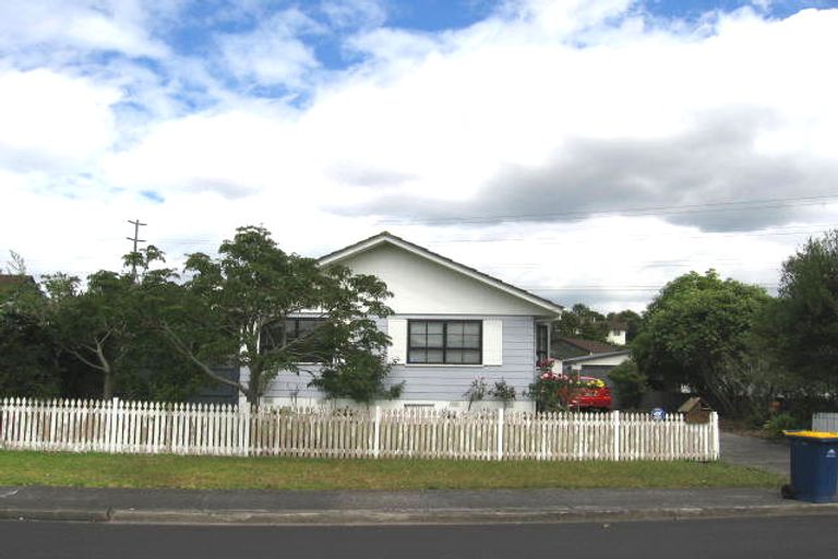 Photo of property in 50 Santiago Crescent, Unsworth Heights, Auckland, 0632