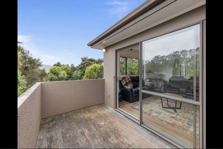 Photo of property in 16 Monkton Close, Greenhithe, Auckland, 0632