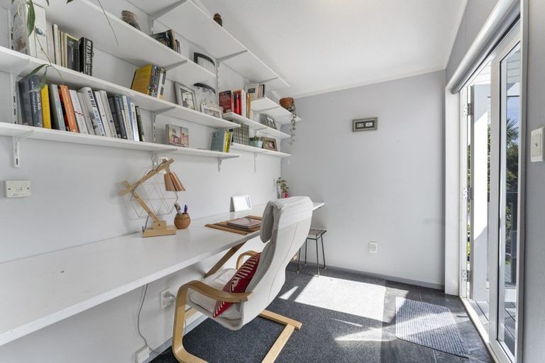 Photo of property in 15 Robert Grove, Paraparaumu, 5032