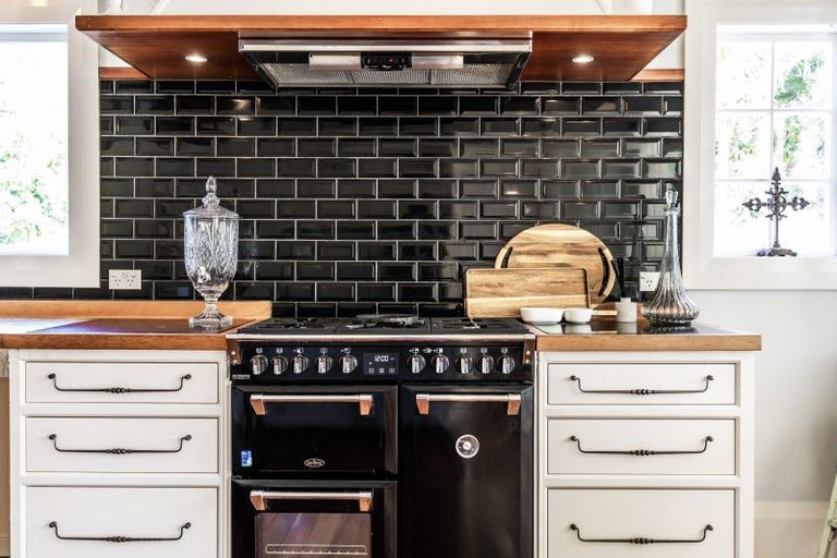 Photo of property in 1539 State Highway 16, Helensville, 0875