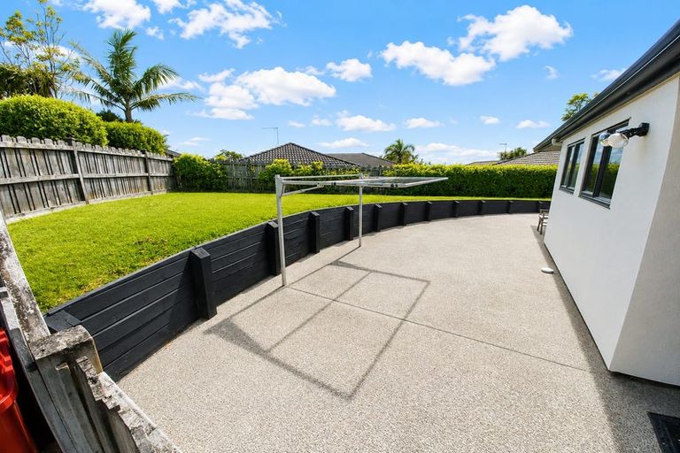 Photo of property in 17 Rivervale Grove, Stanmore Bay, Whangaparaoa, 0932