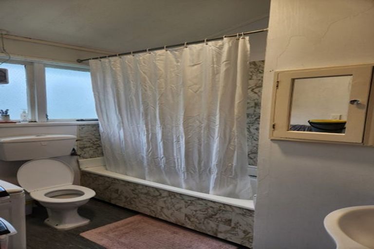 Photo of property in 3 Woodhouse Avenue, Karori, Wellington, 6012