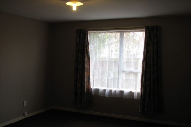 Photo of property in 8c Kruse Place, Redwood, Christchurch, 8051