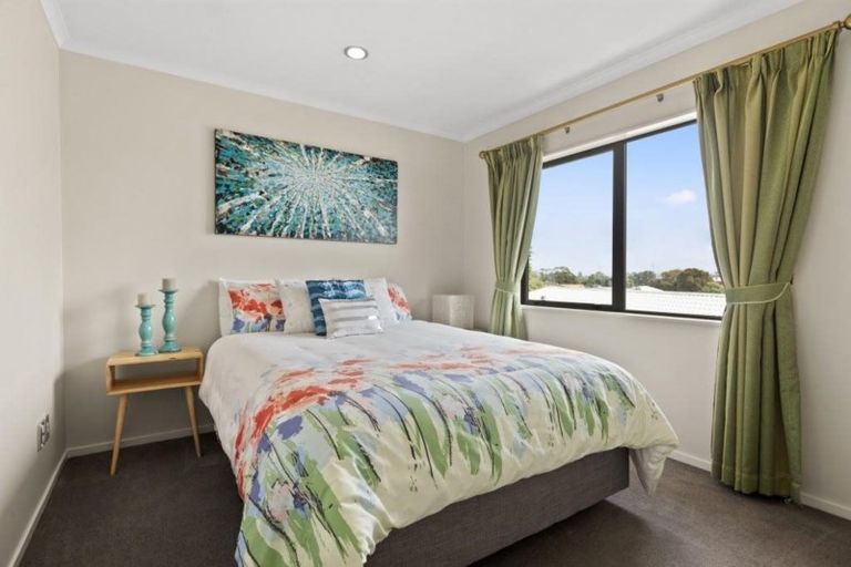 Photo of property in 23 Reeves Road, Pakuranga, Auckland, 2010