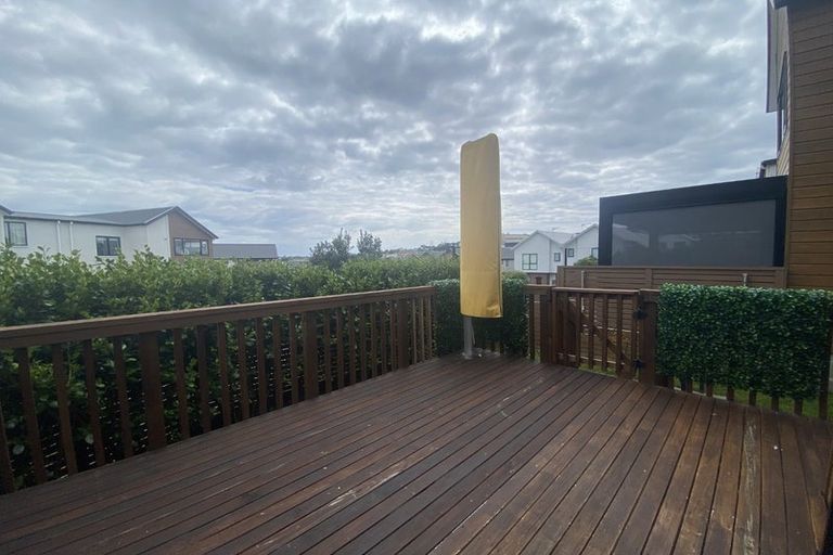 Photo of property in 1 Seafarer Crescent, Stanmore Bay, Whangaparaoa, 0932