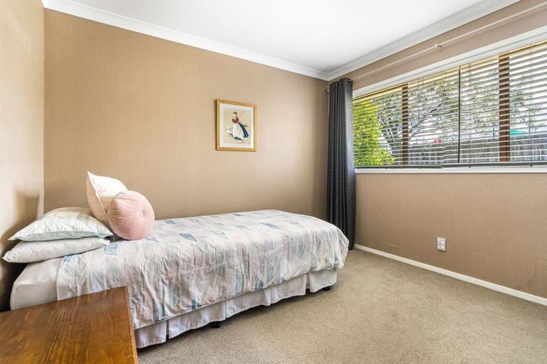 Photo of property in 59 Chelsea View Drive, Chatswood, Auckland, 0626