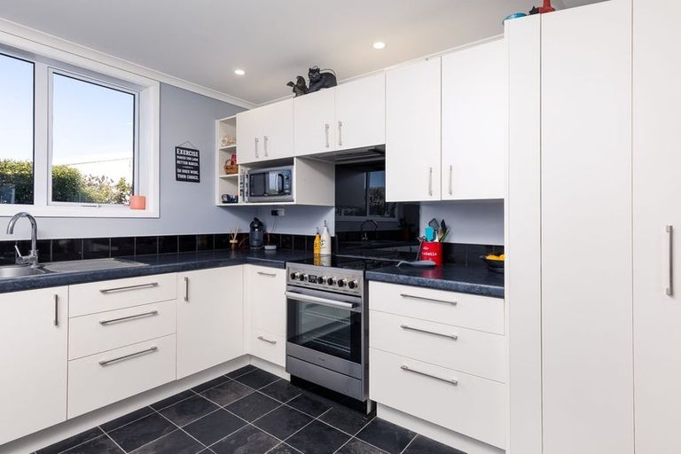 Photo of property in 16 Coronation Street, Waimate, 7924