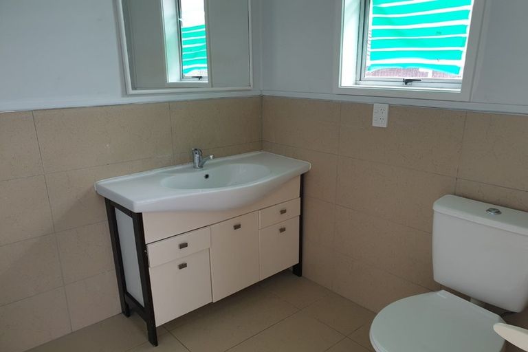 Photo of property in 12a Manuka Road, Glenfield, Auckland, 0629