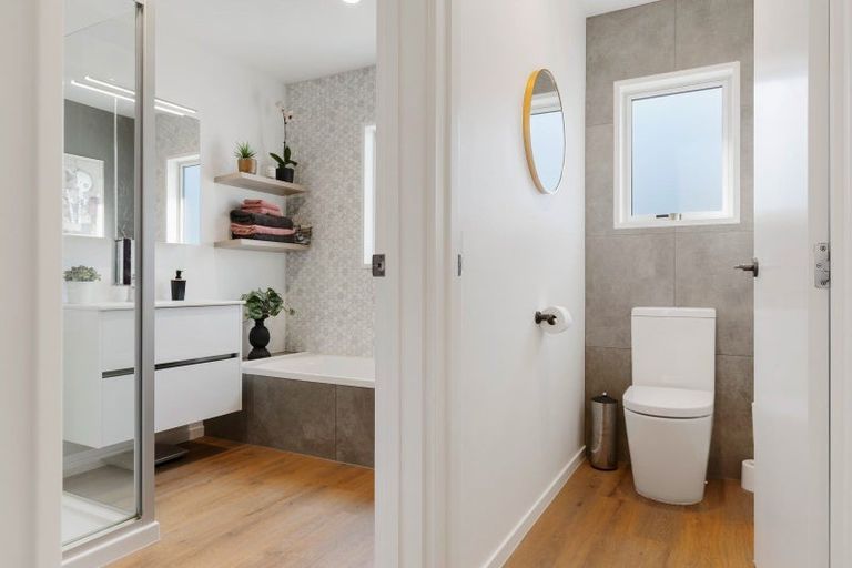 Photo of property in 5 Mount Iron Drive, Wanaka, 9305