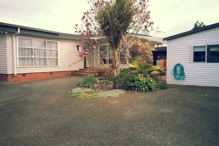 Photo of property in 10 Rimu Road, Mangere Bridge, Auckland, 2022