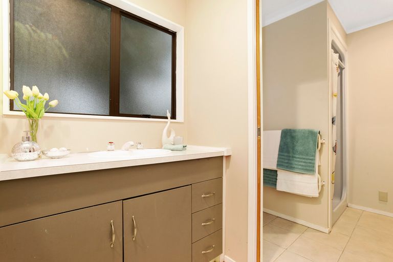 Photo of property in 174 Shaw Road, Oratia, Auckland, 0604