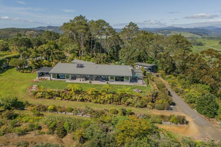 Photo of property in 47 Sarahs Hill, Hahei, Whitianga, 3591