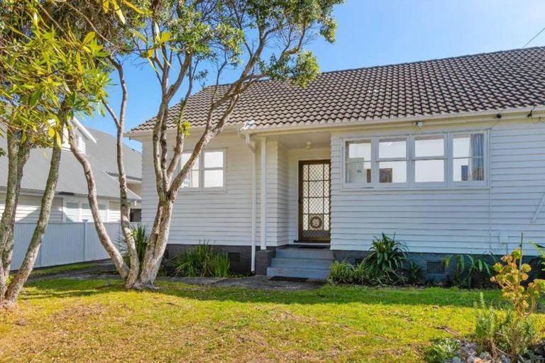 Photo of property in 35 Humariri Street, Point Chevalier, Auckland, 1022