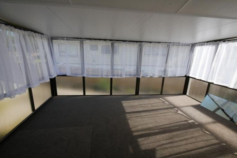 Photo of property in 2/82 Opaheke Road, Opaheke, Papakura, 2113