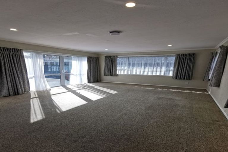 Photo of property in 2/11 Manor Place, Bryndwr, Christchurch, 8053