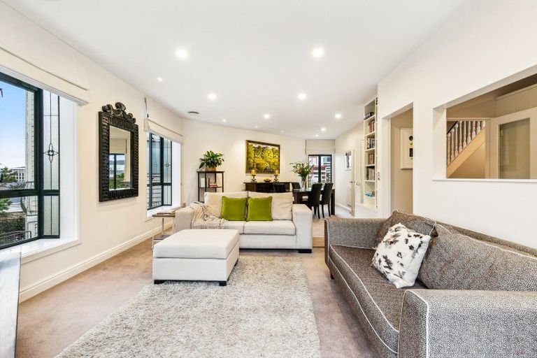 Photo of property in 2/67 Bolton Street, Kelburn, Wellington, 6012