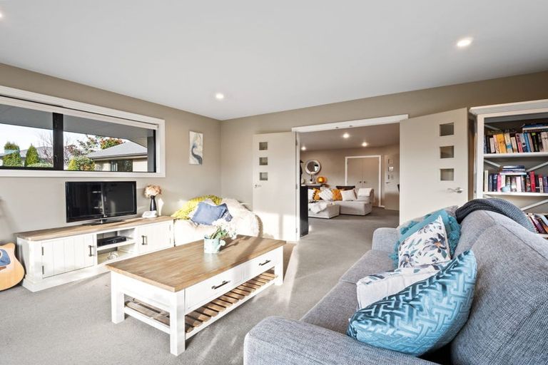 Photo of property in 1 Manorburn Place, Lake Hayes, Queenstown, 9304