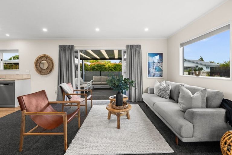 Photo of property in 10 Sutton Avenue, Clive, 4102