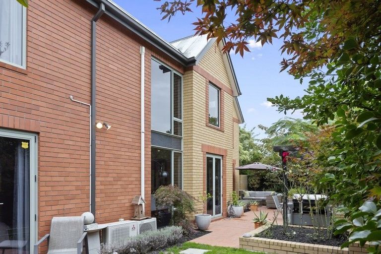 Photo of property in 15a Chilcombe Street, Ilam, Christchurch, 8041