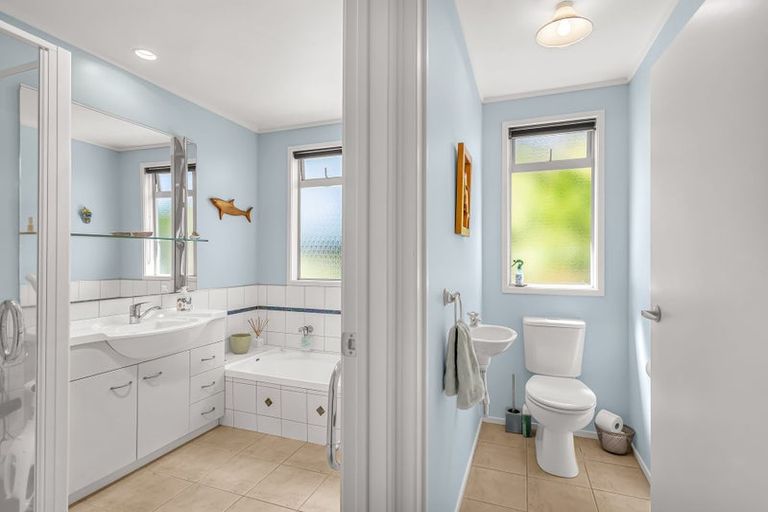 Photo of property in 93 Tarapatiki Drive, Whitianga, 3510