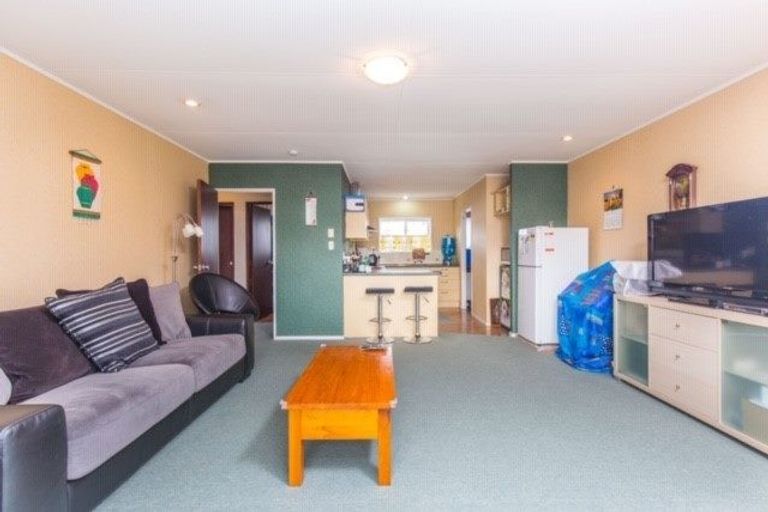 Photo of property in 2/50 Kenderdine Road, Papatoetoe, Auckland, 2025