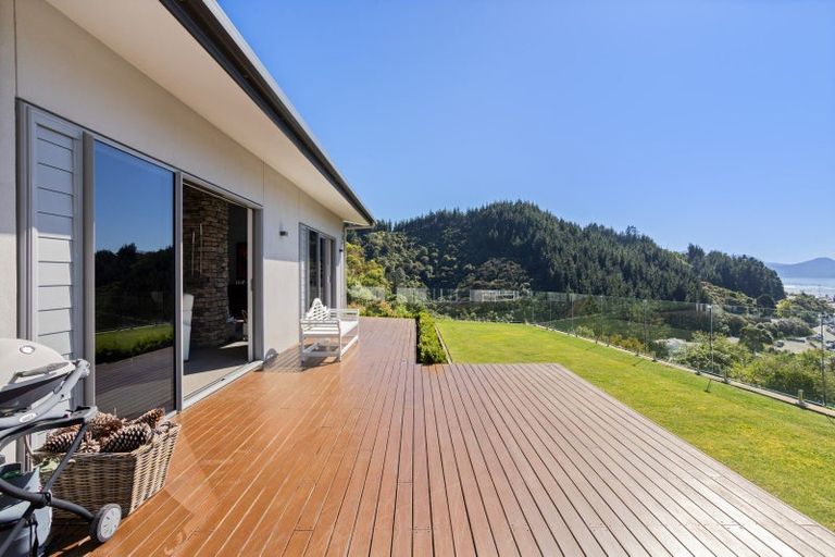 Photo of property in 16 Harbour View Heights, Picton, 7220